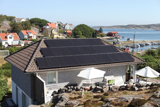 En installation med glas/glas-paneler i Göteborgs skärgård