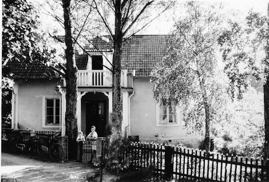 Svartvit bild på Anders hus från 1950